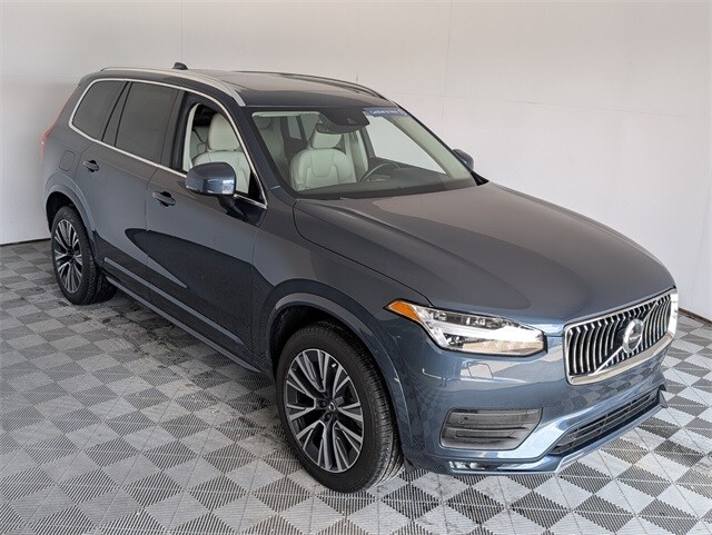 2022 Volvo XC90 T5 Momentum photo 2