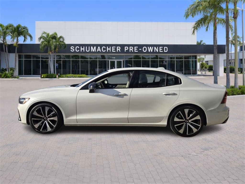 Used 2022 Volvo S60 B5 Momentum Sedan