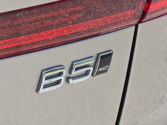 2026 Volvo XC60 Plus - Photo 9