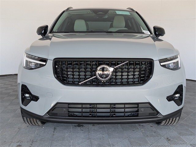 2026 Volvo XC40 Plus photo 3
