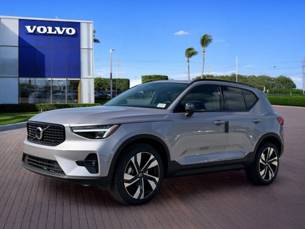 New 2026 Volvo XC40 B5 Ultra SUV