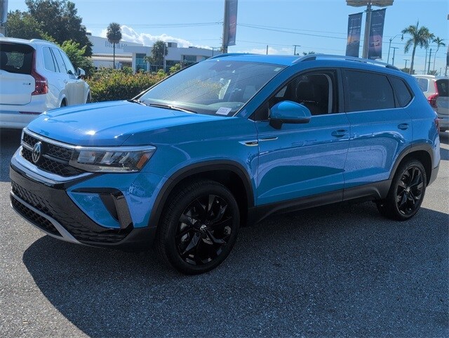 2023 Volkswagen Taos SE photo 4