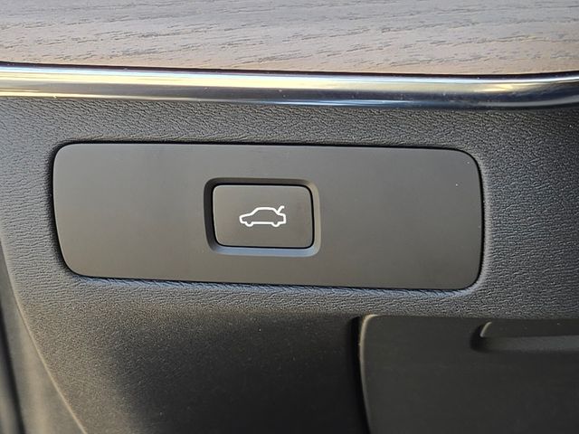 2026 Volvo XC90 Plus - Photo 25