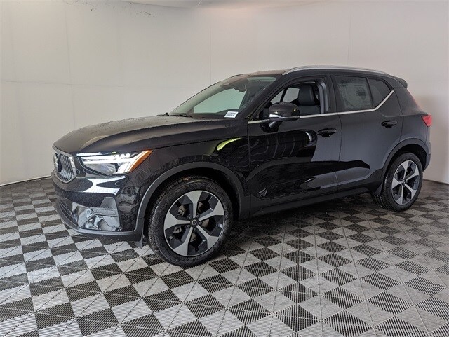 2025 Volvo XC40 Core photo 4