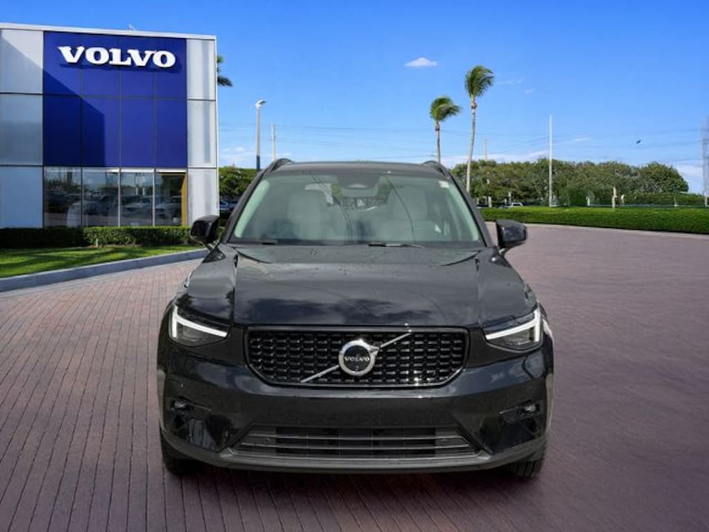 New 2026 Volvo XC40 B5 Ultra SUV