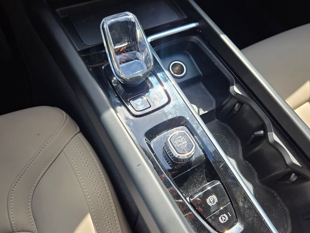 2026 Volvo XC60 Plus - Photo 23