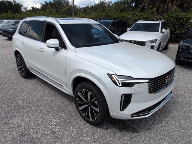 2026 Volvo XC90 B5 Core photo 2
