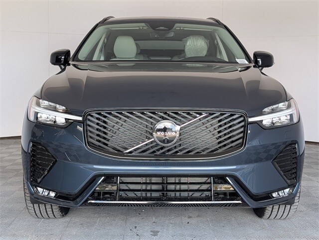 2026 Volvo XC60 B5 photo 3