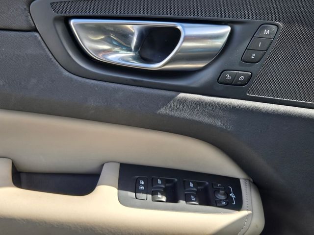 2026 Volvo XC60 Plus - Photo 28