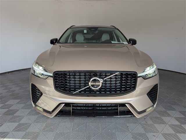 2025 Volvo XC60 B5 Plus photo 3