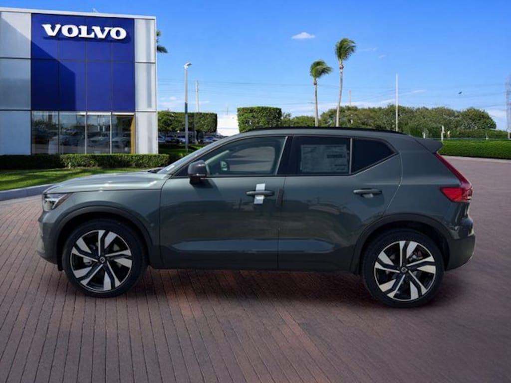 New 2026 Volvo XC40 B5 Plus SUV