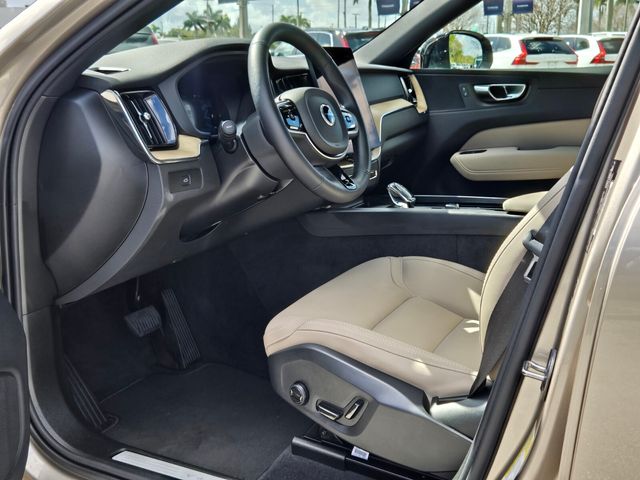 2026 Volvo XC60 Plus - Photo 15