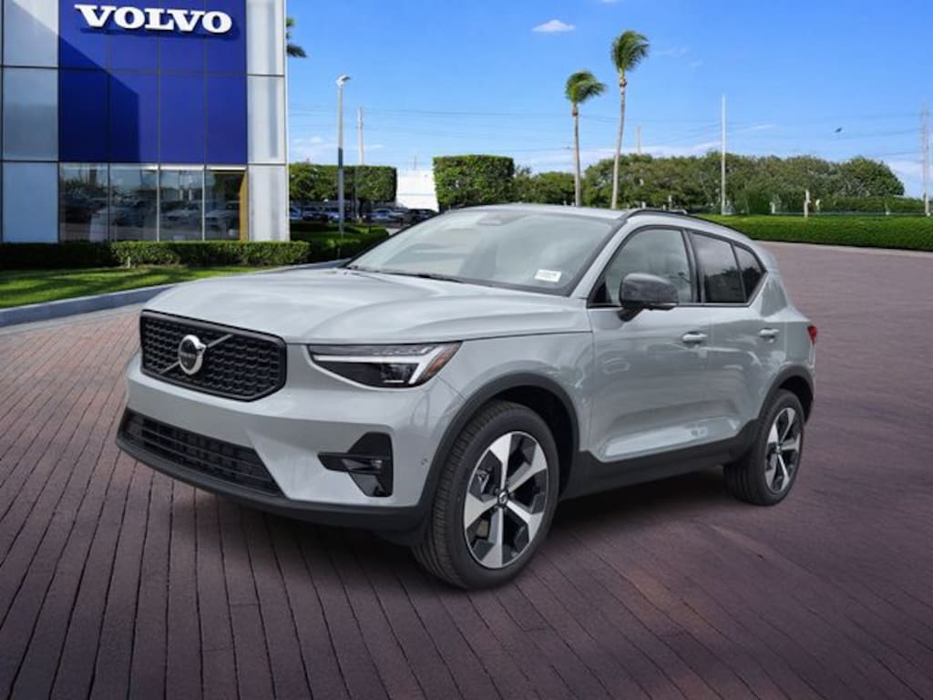 New 2026 Volvo XC40 B5 Plus SUV