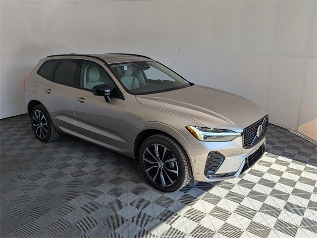 2025 Volvo XC60 B5 Plus photo 2
