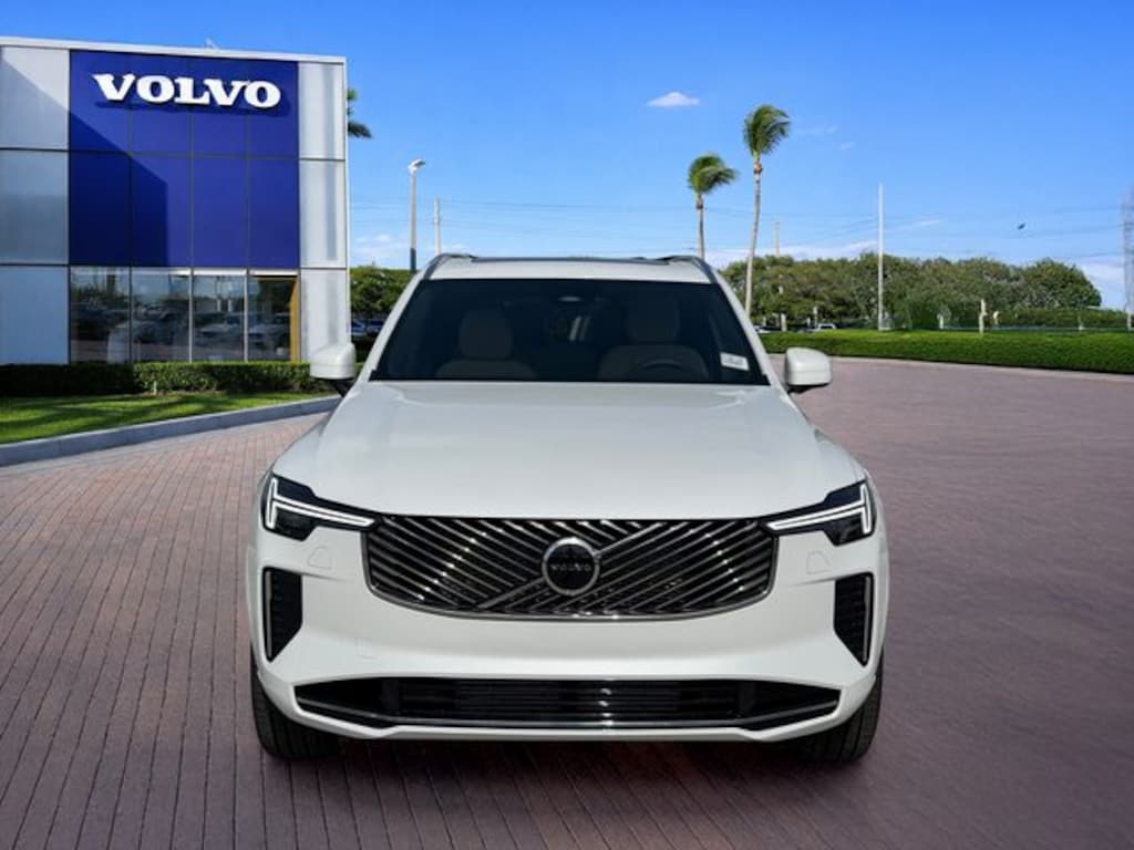 New 2026 Volvo XC90 plug-in hybrid T8 Core SUV