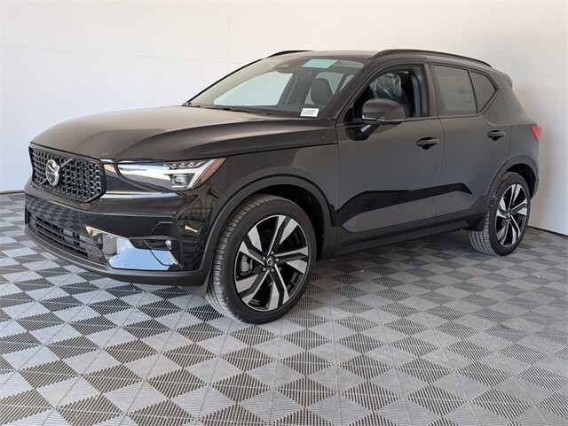2026 Volvo XC40 Plus photo 4