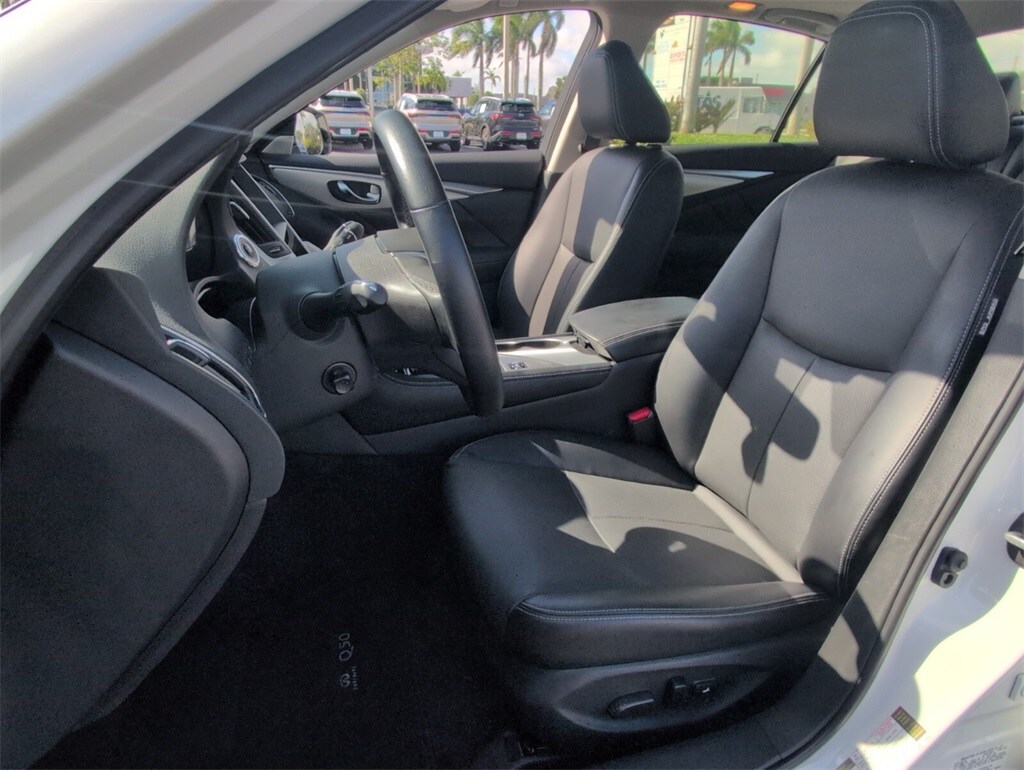 2024 Infiniti Q50 LUXE photo 3