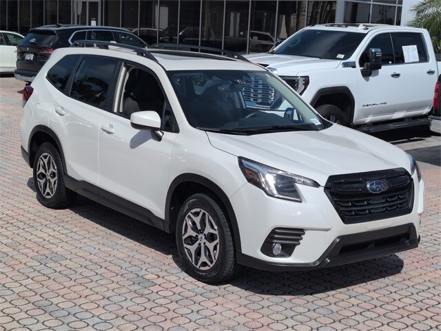 2023 Subaru Forester Premium photo 2