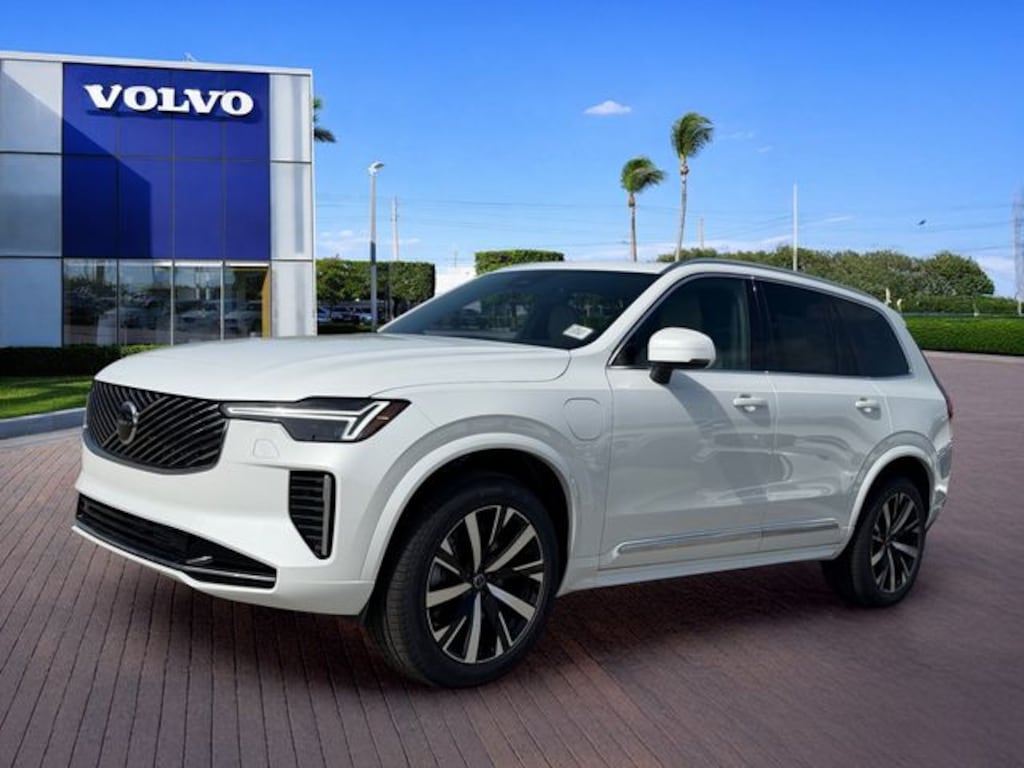 New 2026 Volvo XC90 plug-in hybrid T8 Core SUV