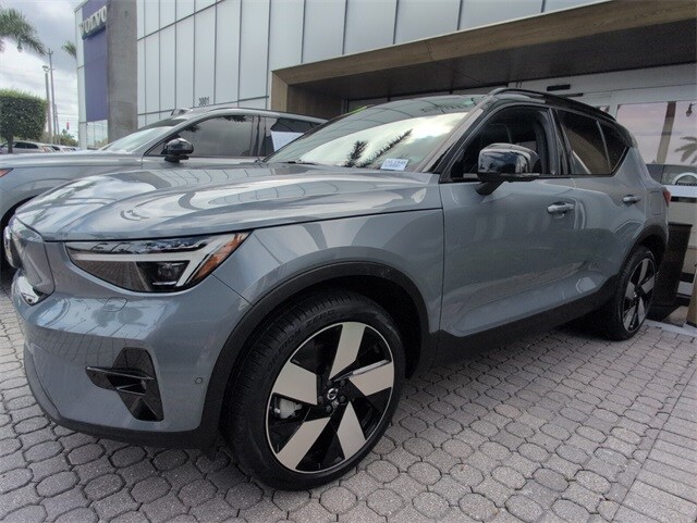 2023 Volvo XC40 Ultimate photo 3