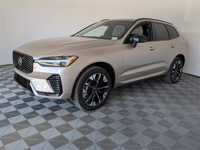 2026 Volvo XC60 B5 Plus photo 4