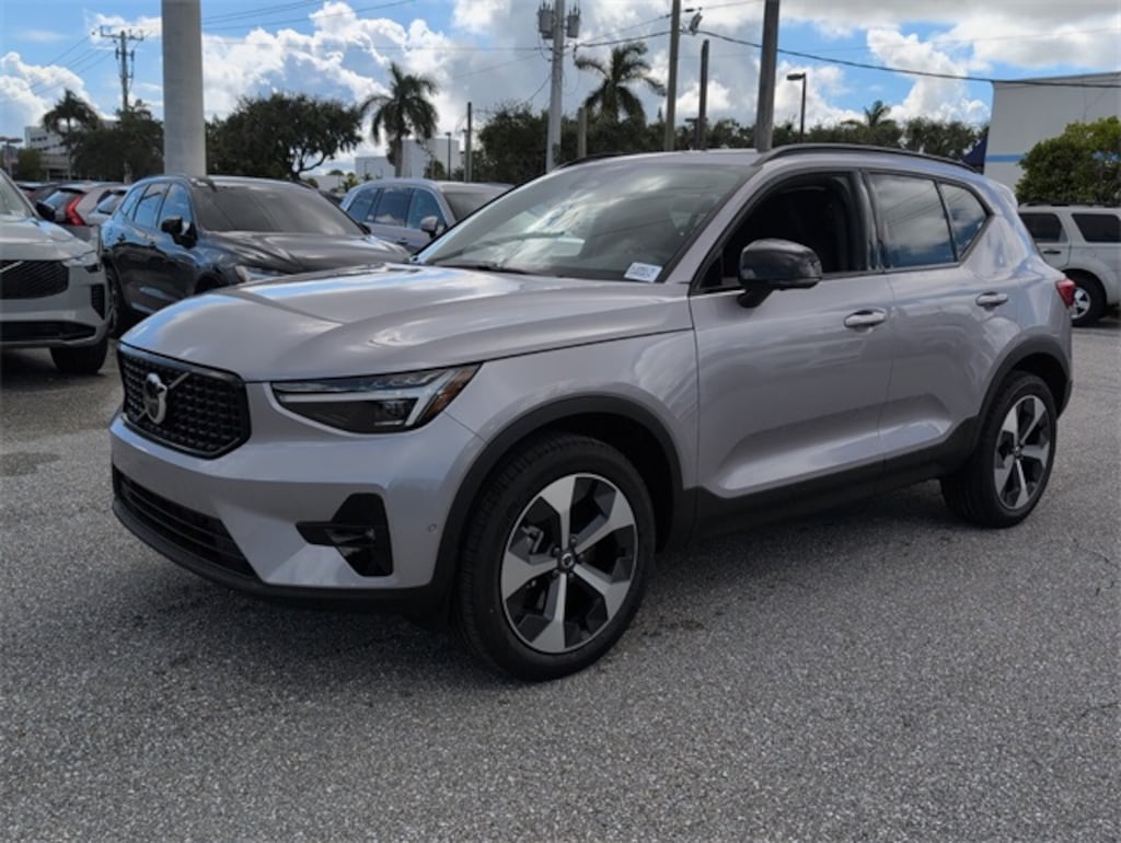 New 2026 Volvo XC40 B5 Plus SUV