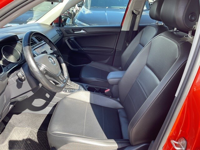 2018 Volkswagen Tiguan SE photo 2