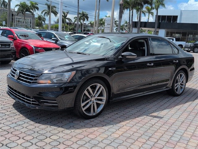 2018 Volkswagen Passat S R-Line photo 4