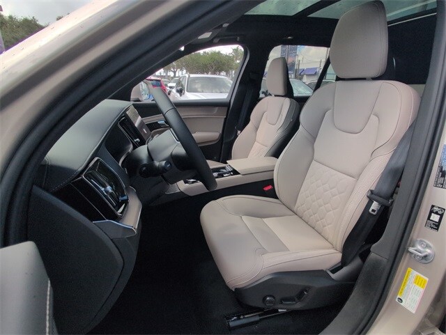 2026 Volvo XC90 B5 Plus photo 4