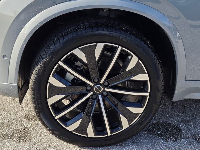 2026 Volvo XC90 Plus - Photo 13