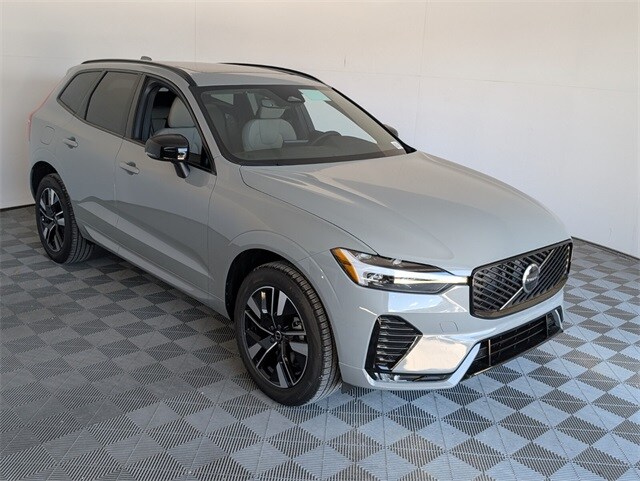2026 Volvo XC60 B5 Core photo 2