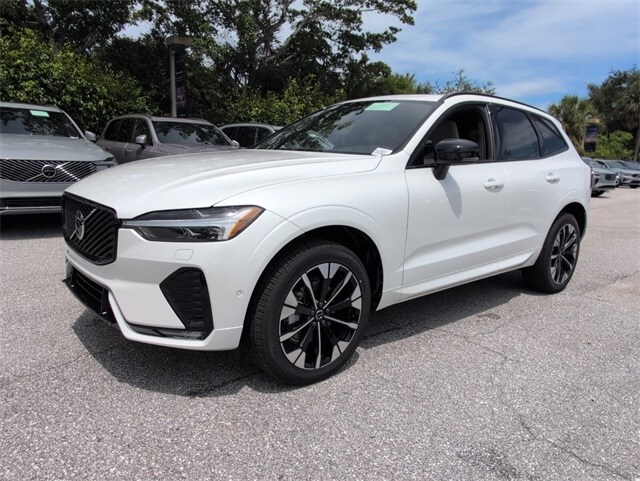 2026 Volvo XC60 B5 Plus photo 4