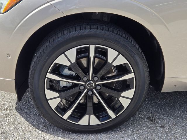 2026 Volvo XC60 Plus - Photo 13