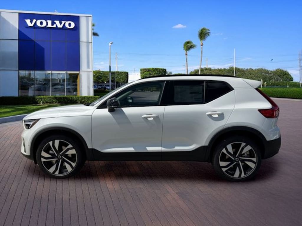 New 2026 Volvo XC40 B5 Ultra SUV