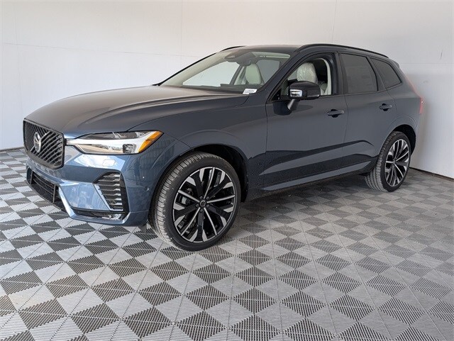 2026 Volvo XC60 B5 photo 4