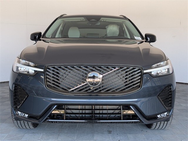 2026 Volvo XC60 B5 Plus photo 2