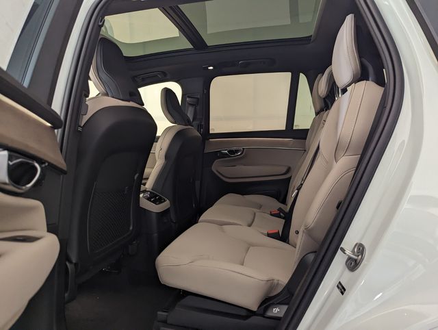 2026 Volvo XC90 Plus - Photo 7