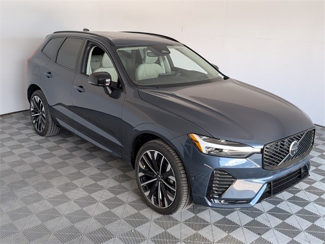 2026 Volvo XC60 B5 photo 2