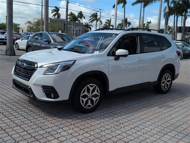 2023 Subaru Forester Premium photo 4