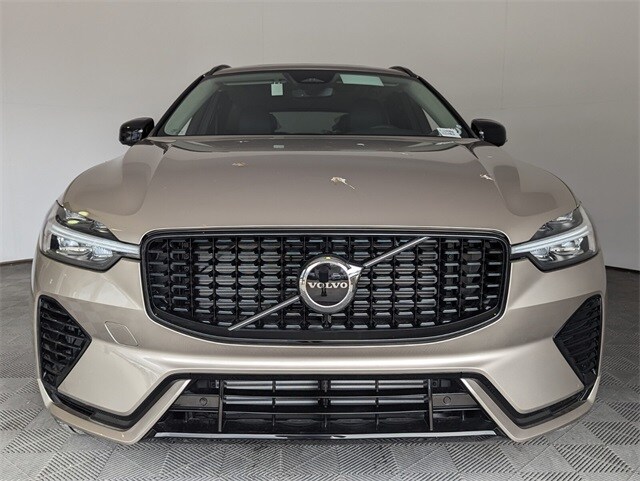 2024 Volvo XC60 Recharge Hybrid T8 Core photo 2