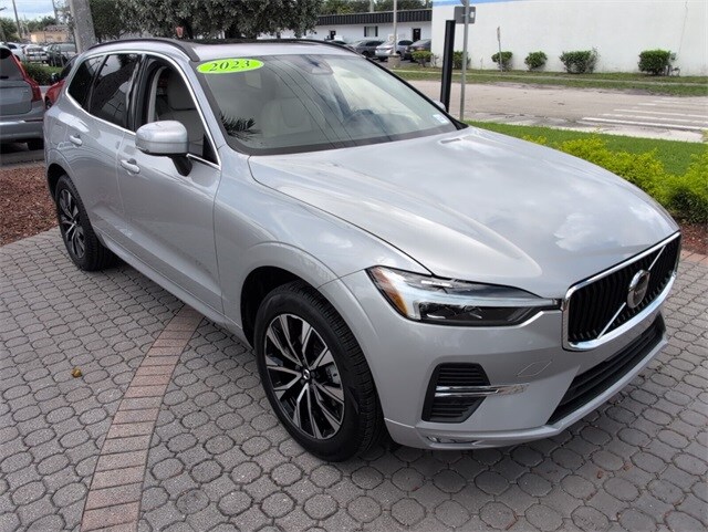 2023 Volvo XC60 B5 Core photo 2