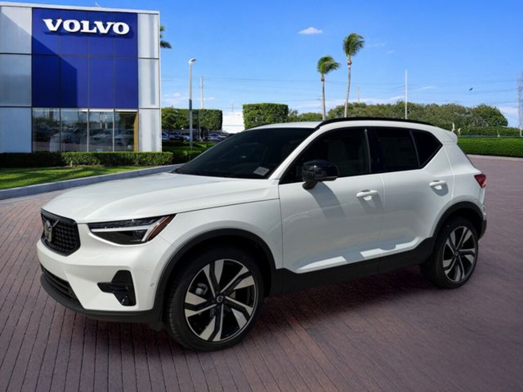 New 2026 Volvo XC40 B5 Ultra SUV