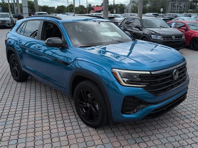 2025 Volkswagen Atlas Cross Sport SEL R-Line photo 2