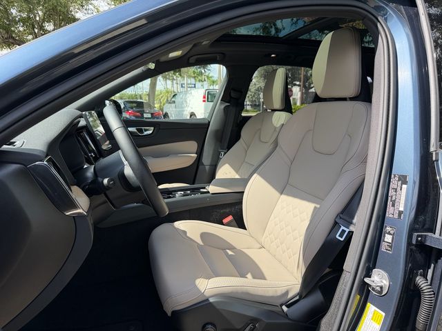 2026 Volvo XC60 Plus - Photo 9