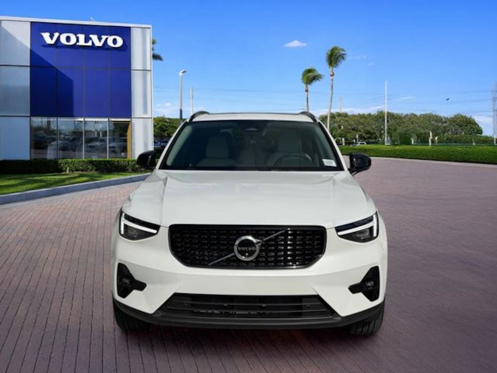 New 2026 Volvo XC40 B5 Ultra SUV