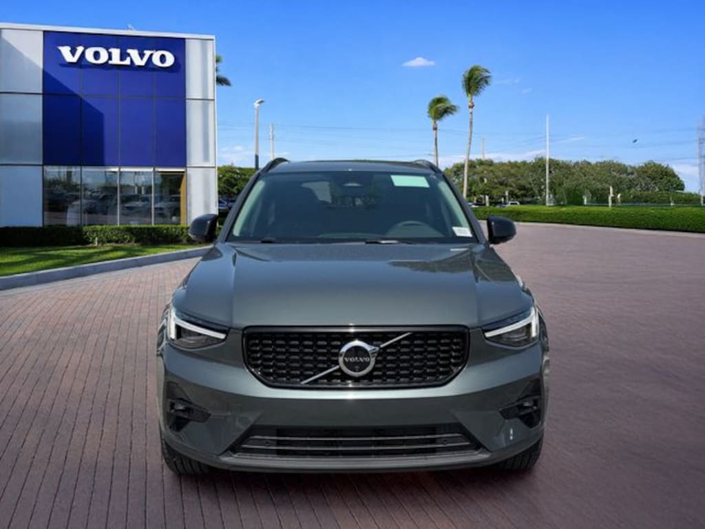 New 2026 Volvo XC40 B5 Plus SUV