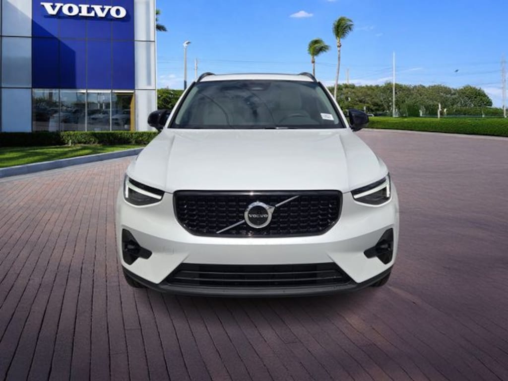 New 2026 Volvo XC40 B5 Plus SUV