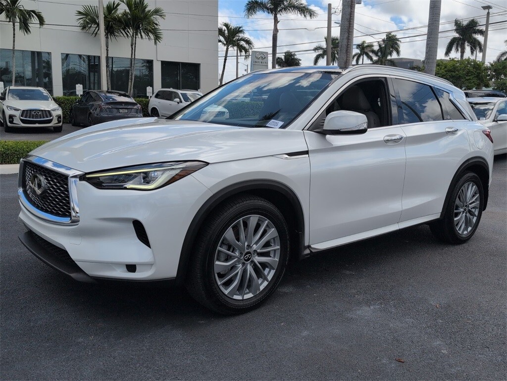 2025 Infiniti QX50 Luxe photo 3