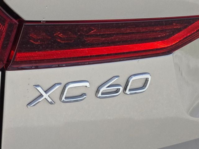 2026 Volvo XC60 Plus - Photo 11