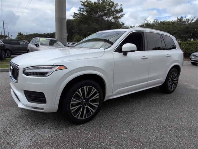 2022 Volvo XC90 T5 Momentum photo 2